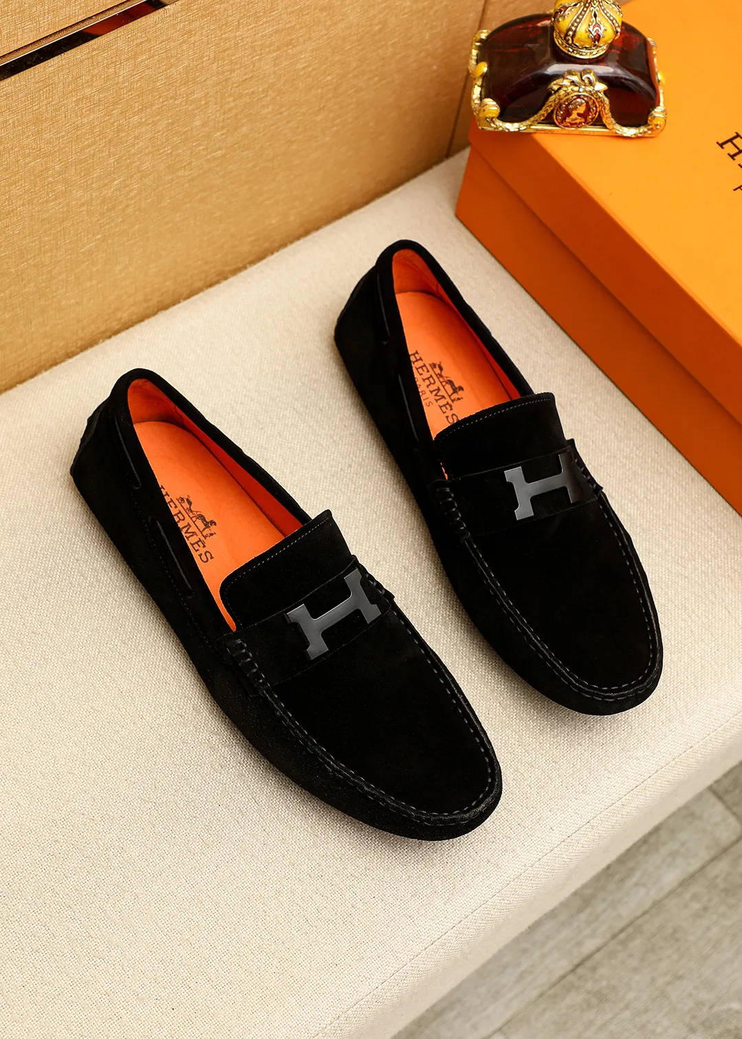 Men's shoes 💰380 💐 Product trademark: HERMES "Hermès" shoes. Regular size: 38-44 (45.46.47🉑️Customized) Product materials: Selected imported first-layer frosted cowhide upper + luxury hardware buckle, imported pig leather lining. Strong three-dimensional visual effect, original outsole color: 2 colors available